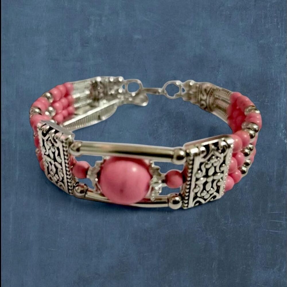 antique style beaded pink and silver bracelet 🐰🌹